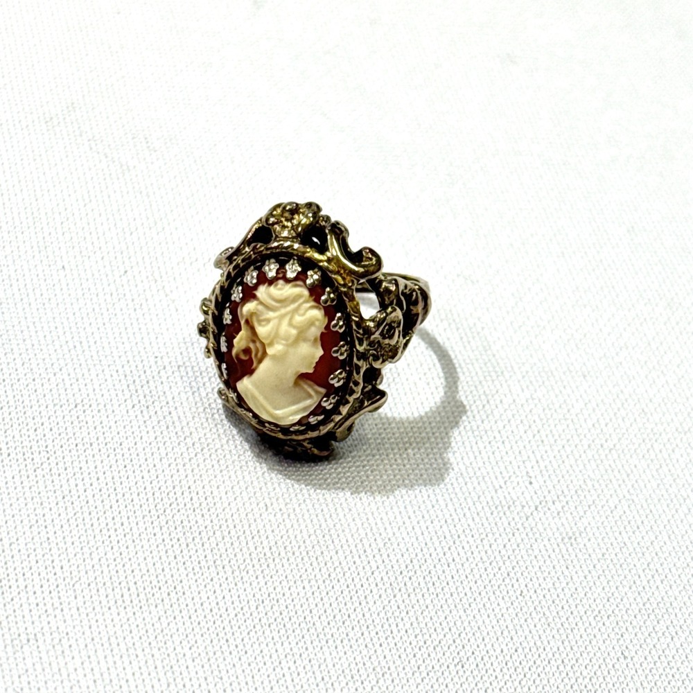 Vintage Victorian-Style Crown Marked Cameo Ring Ornate Gold Tone Filigree Band